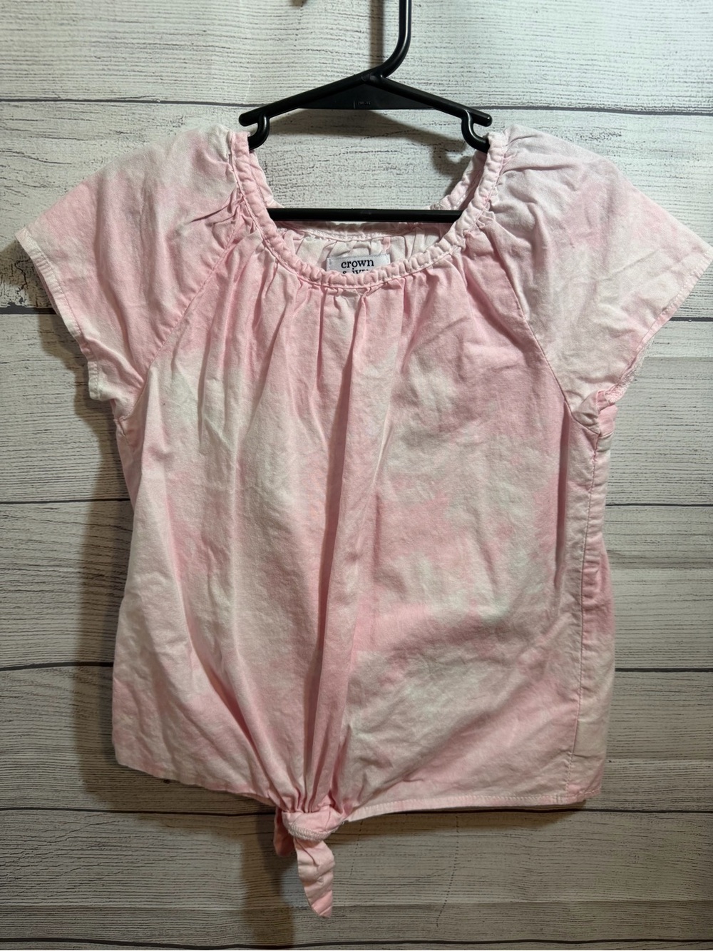 crown & ivy Light Pink Short Sleeve Tie-Front Top